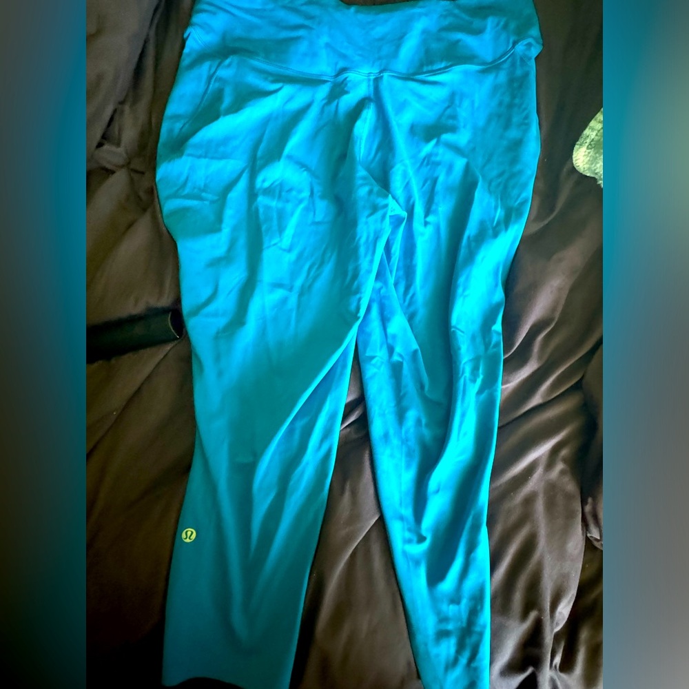 Lululemon Blue leggings that are calf length.